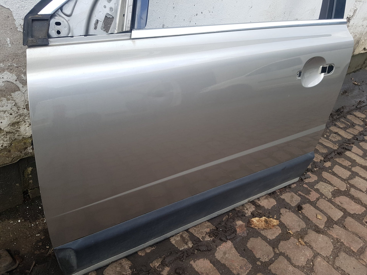 2010 Volvo XC70  Estate DOOR - BARE (FRONT PASSENGER SIDE)