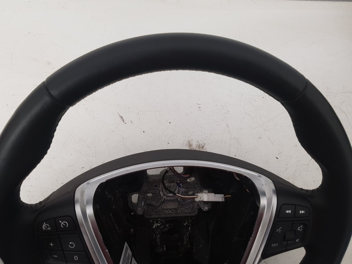 2015 - 2019 Volvo V40 Cross Country  Hatchback Steering Wheel P31455089