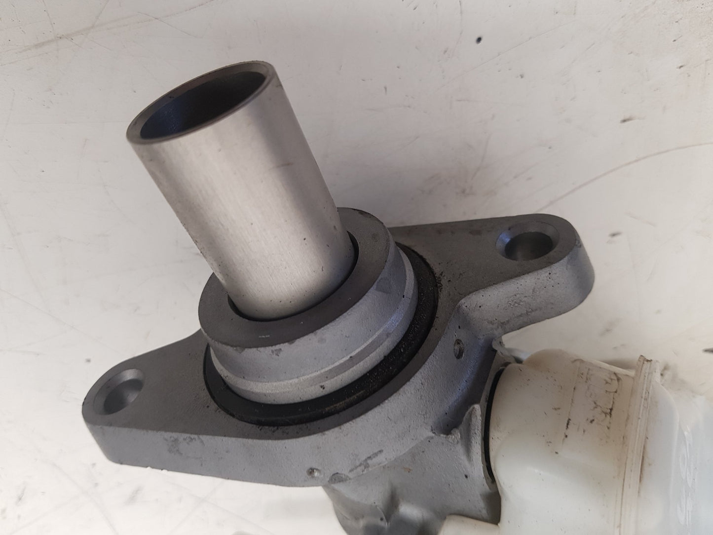 2008 - 2013 Volvo XC60 I 156 Estate BRAKE FLUID RESERVOIR AND MASTER CYLINDER