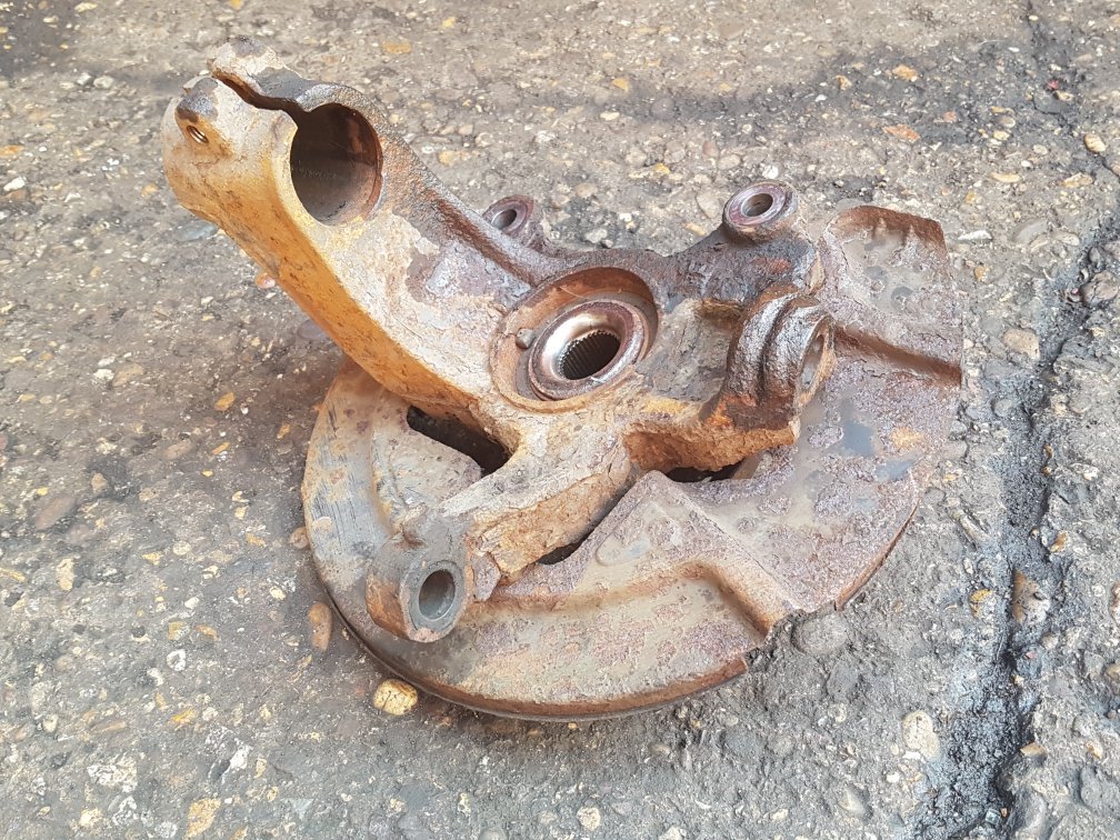 2007 - 2015 Volvo V70  Estate Left Front Hub Assembly