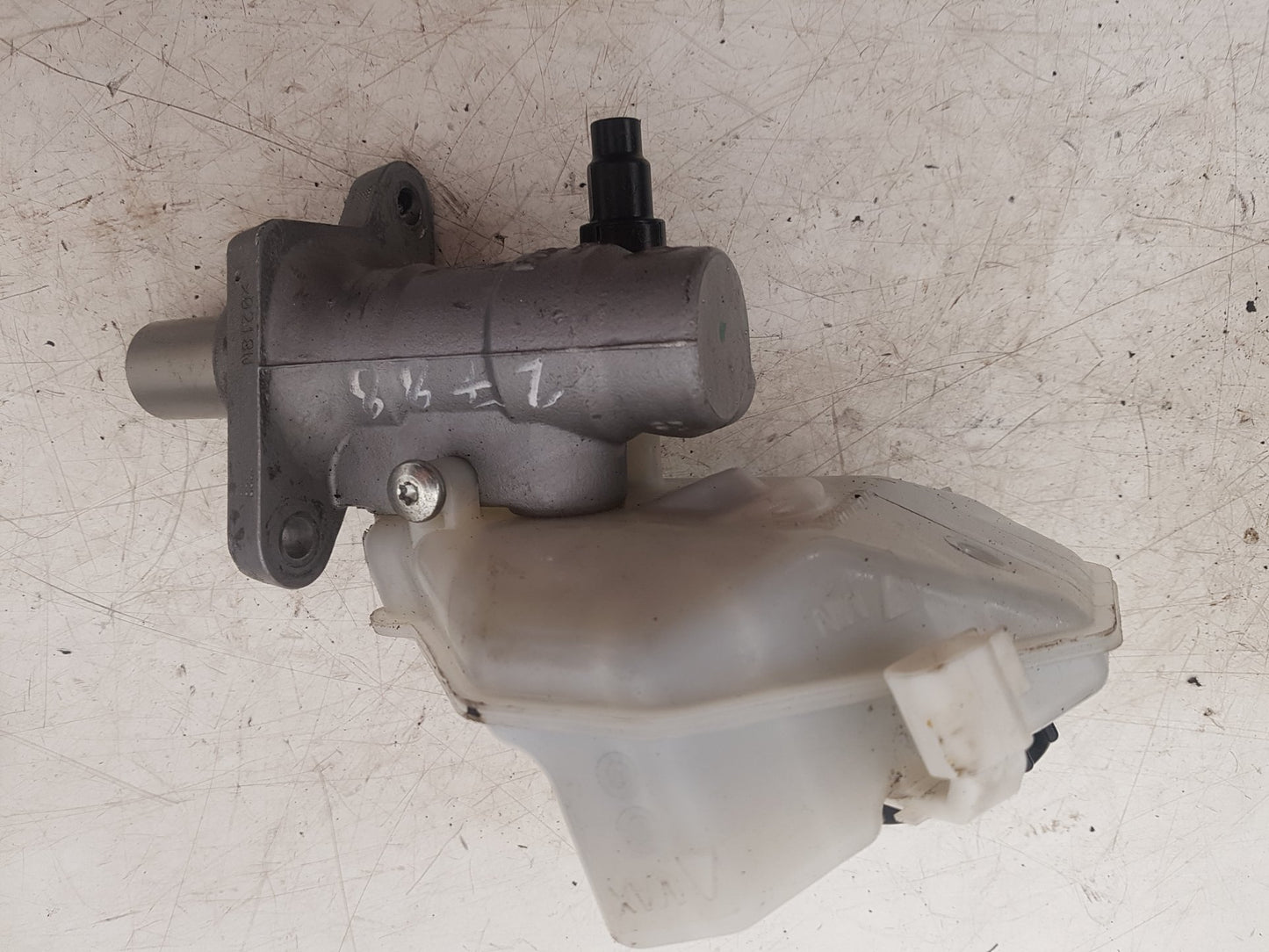 2008 - 2011 Volvo V70  Estate BRAKE FLUID RESERVOIR AND MASTER CYLINDER 36010082