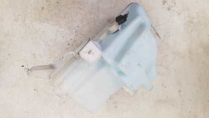 2012-2019 Volvo V40 525, 526 Hatchback Washer Bottle and Motor 31391616