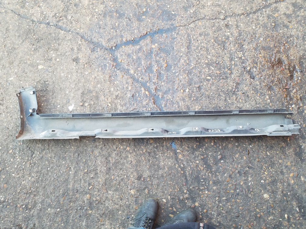 2008 - 2014 Volvo XC70  Estate Right Side Skirt