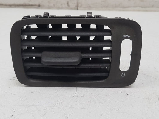 1997 - 2000 Volvo V70  Estate AIR VENT (PASSENGER SIDE FRONT) 9481656