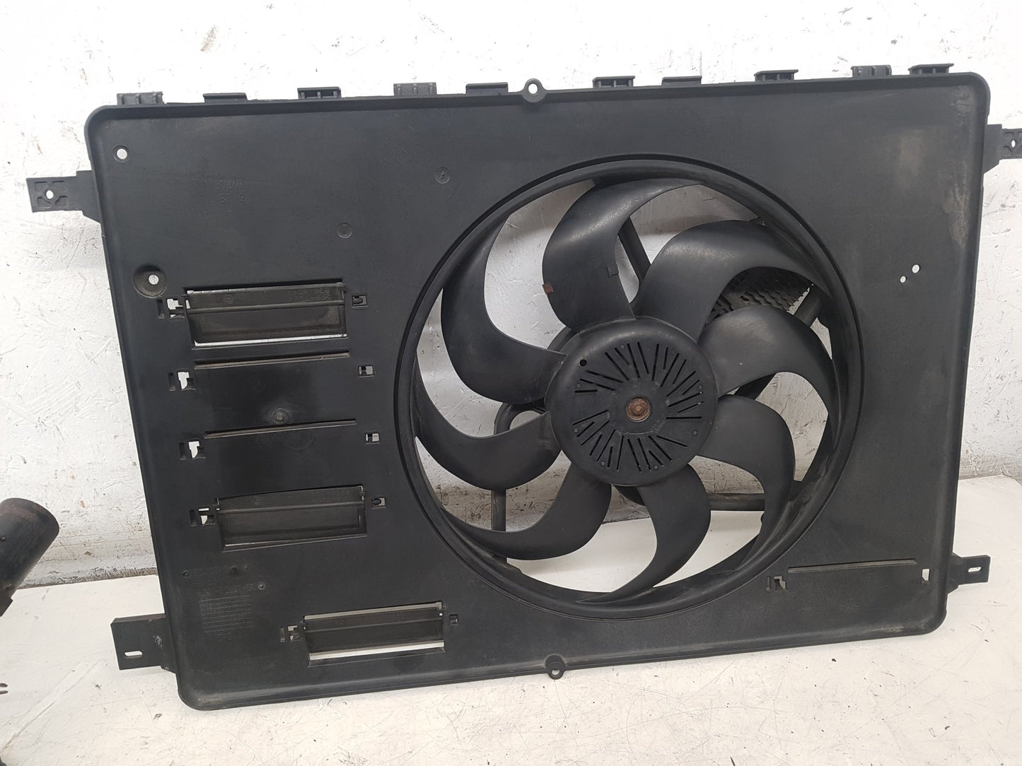 2008 - 2016 Volvo V70  Estate RADIATOR FAN & COWLING (A/C CAR) 31305135