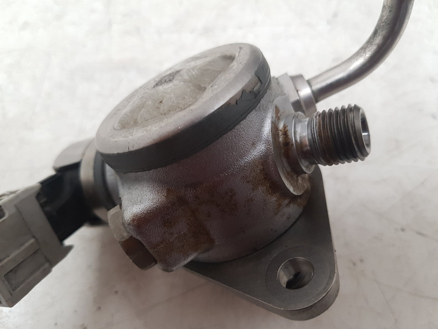 2015 - 2019 Volvo V40 Cross Country  Hatchback High Pressure Pump 31437903