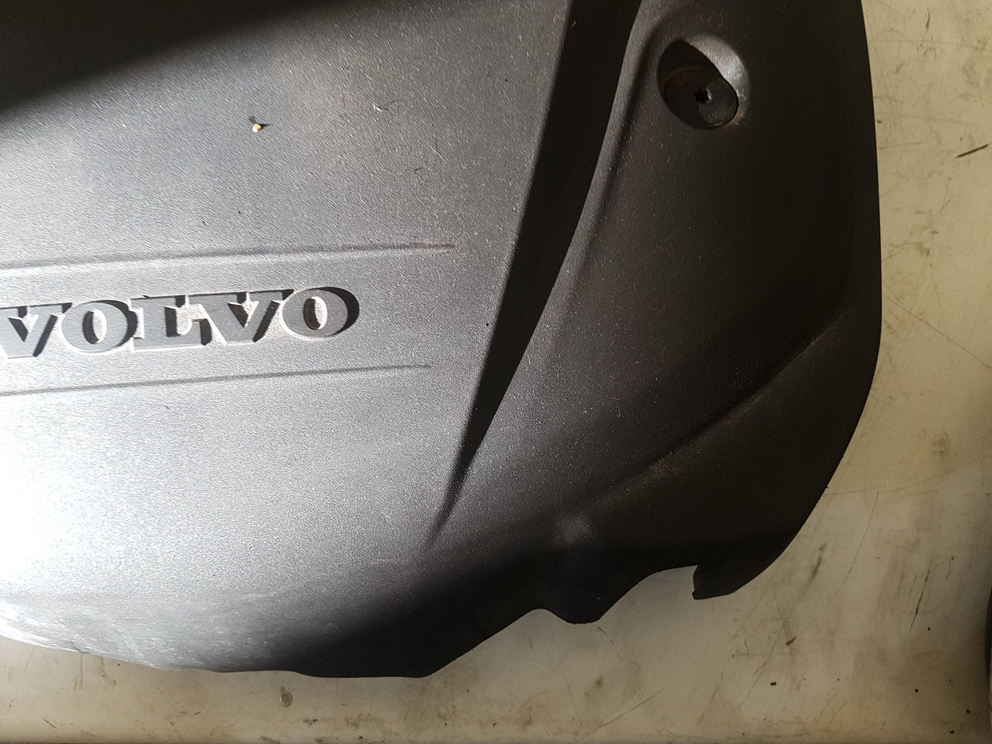 2010 - 2014 Volvo S60  Saloon Engine Cover 31437508
