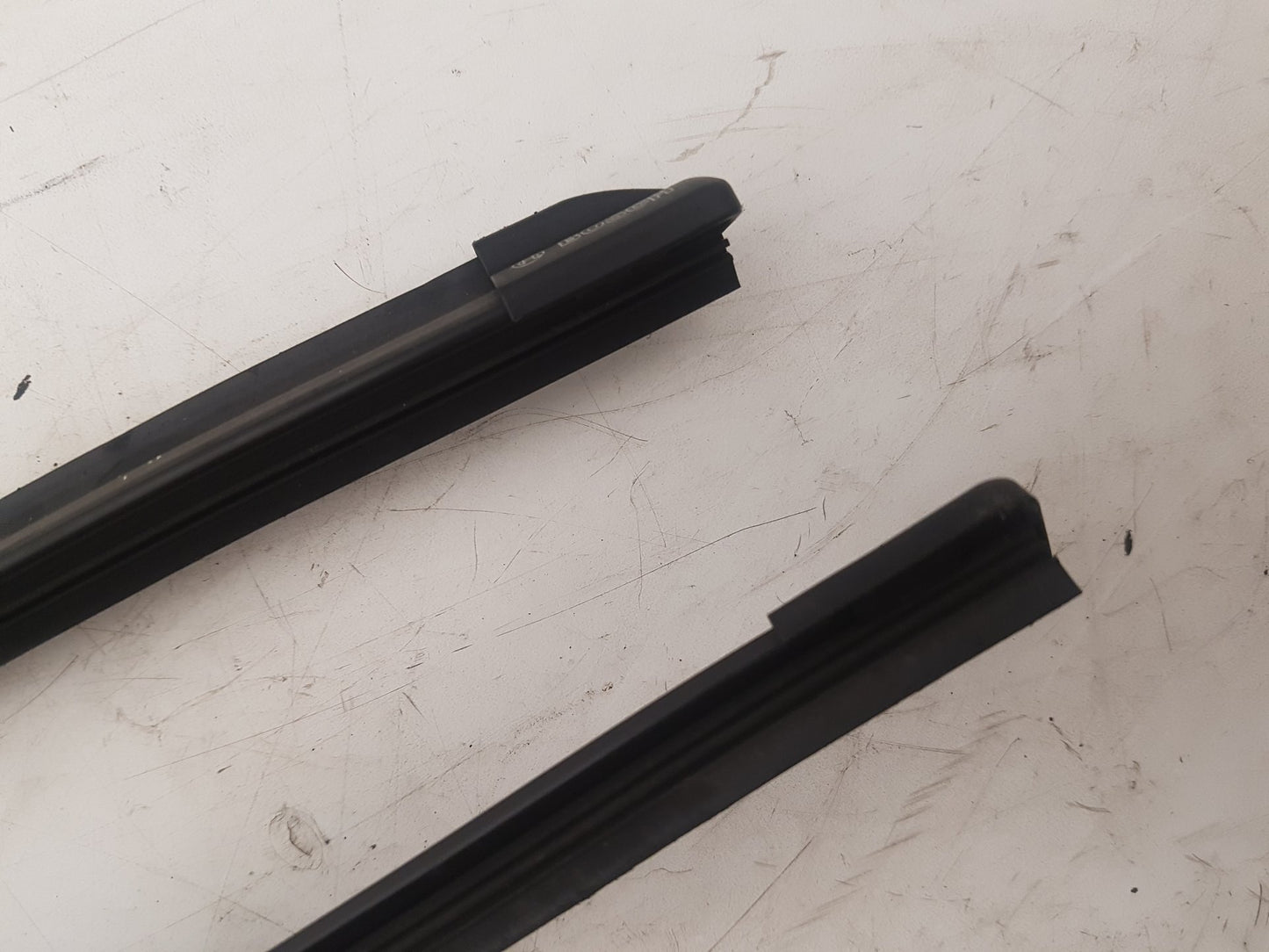 2007 - 2015 Volvo S80   FRONT WIPER ARMS (PAIR) 30796037