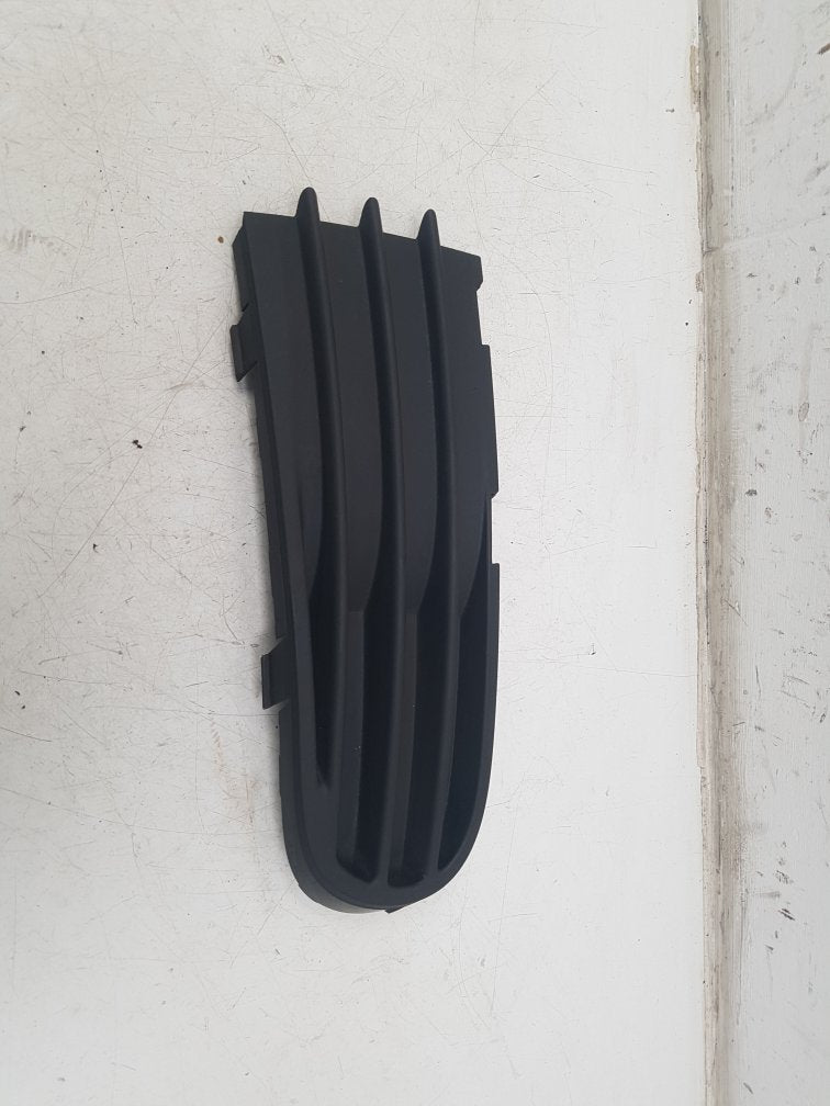 2004 - 2010 Volvo V50   Estate Left Fog Light Cover 30657009