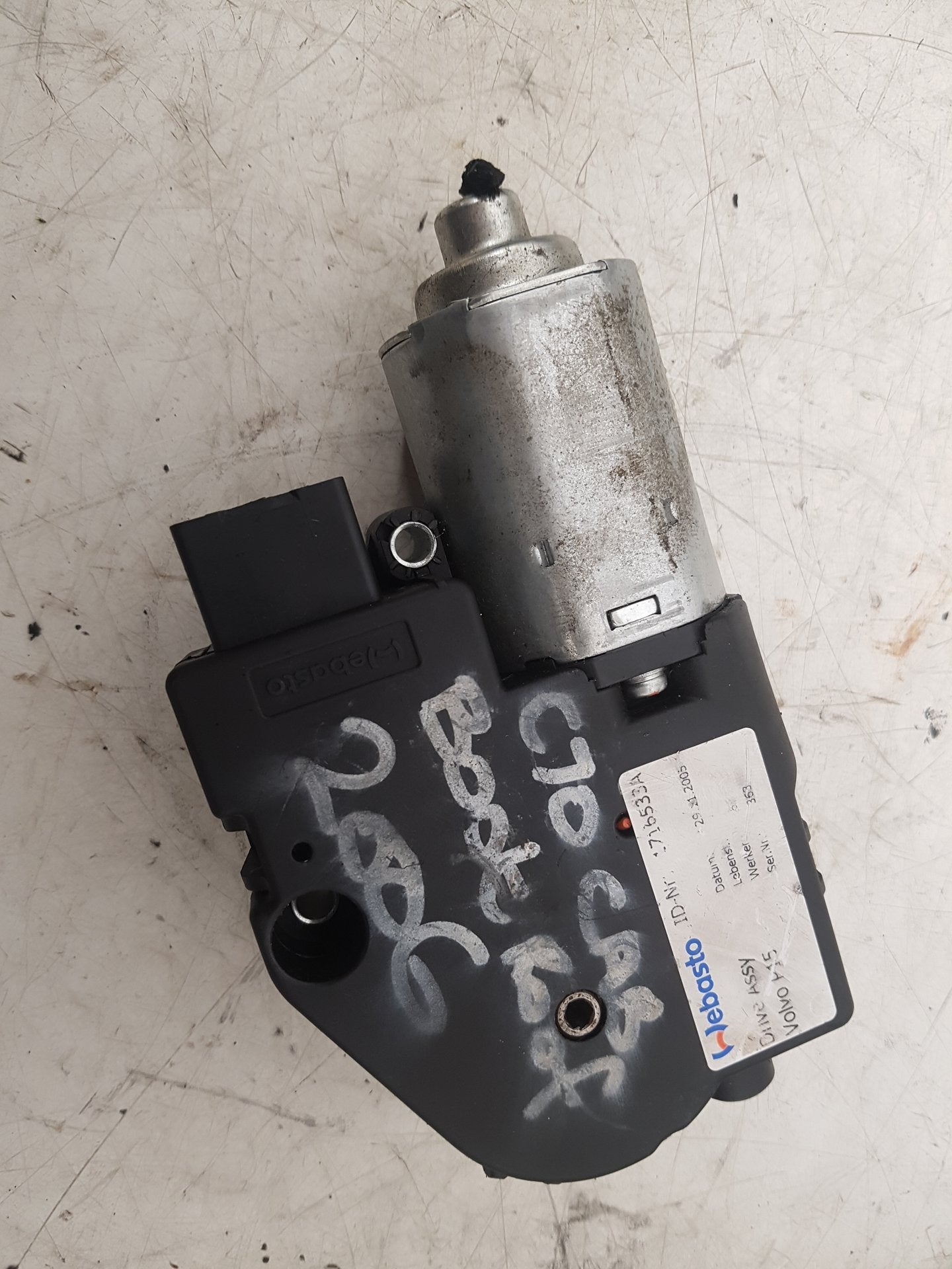 2006 - 2010 Volvo C70   Sunroof Motor 1717743A