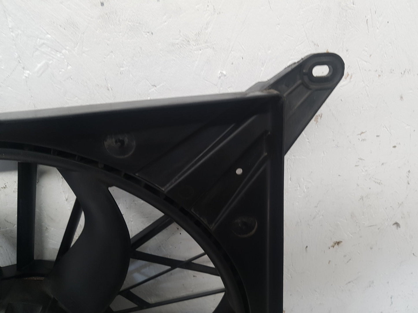 2002 - 2006 Volvo XC90  Estate RADIATOR FAN & COWLING (A/C CAR) 3137229010