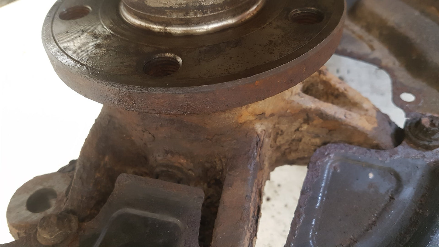 2010 Volvo XC70  Estate Right Front Hub Assembly