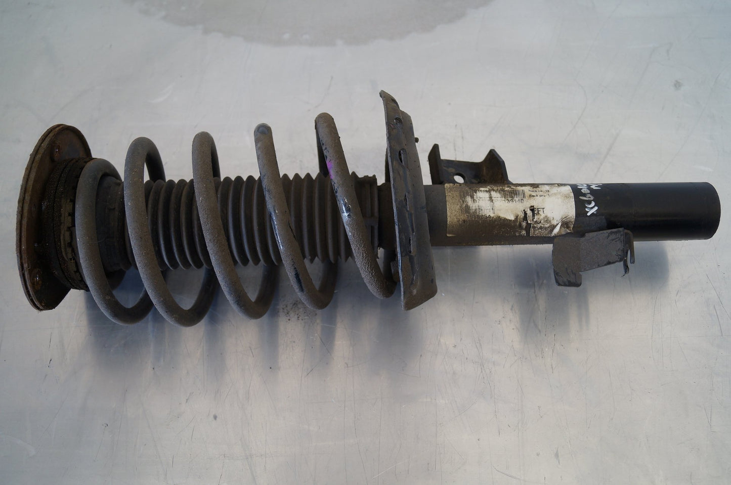 2008 - 2016 Volvo XC60   Left Front Shock Absorber 31277626
