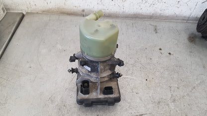 2010 - 2016 Volvo S80  Saloon Power Steering Pump 31329145