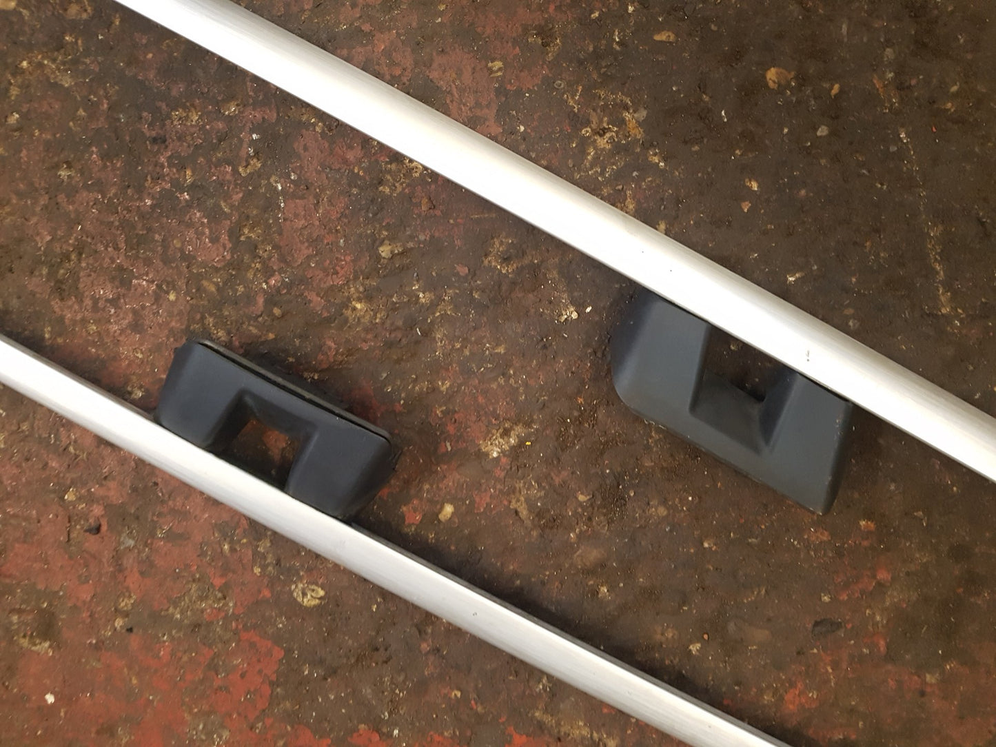 2000 - 2007 Volvo XC70  Estate Roof Rail 9484135