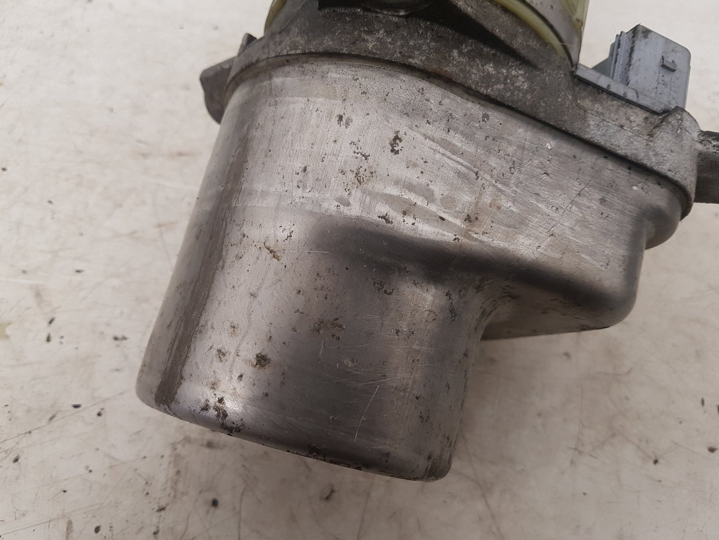 2006 - 2012 Volvo C30  Hatchback Power Steering Pump 31302196