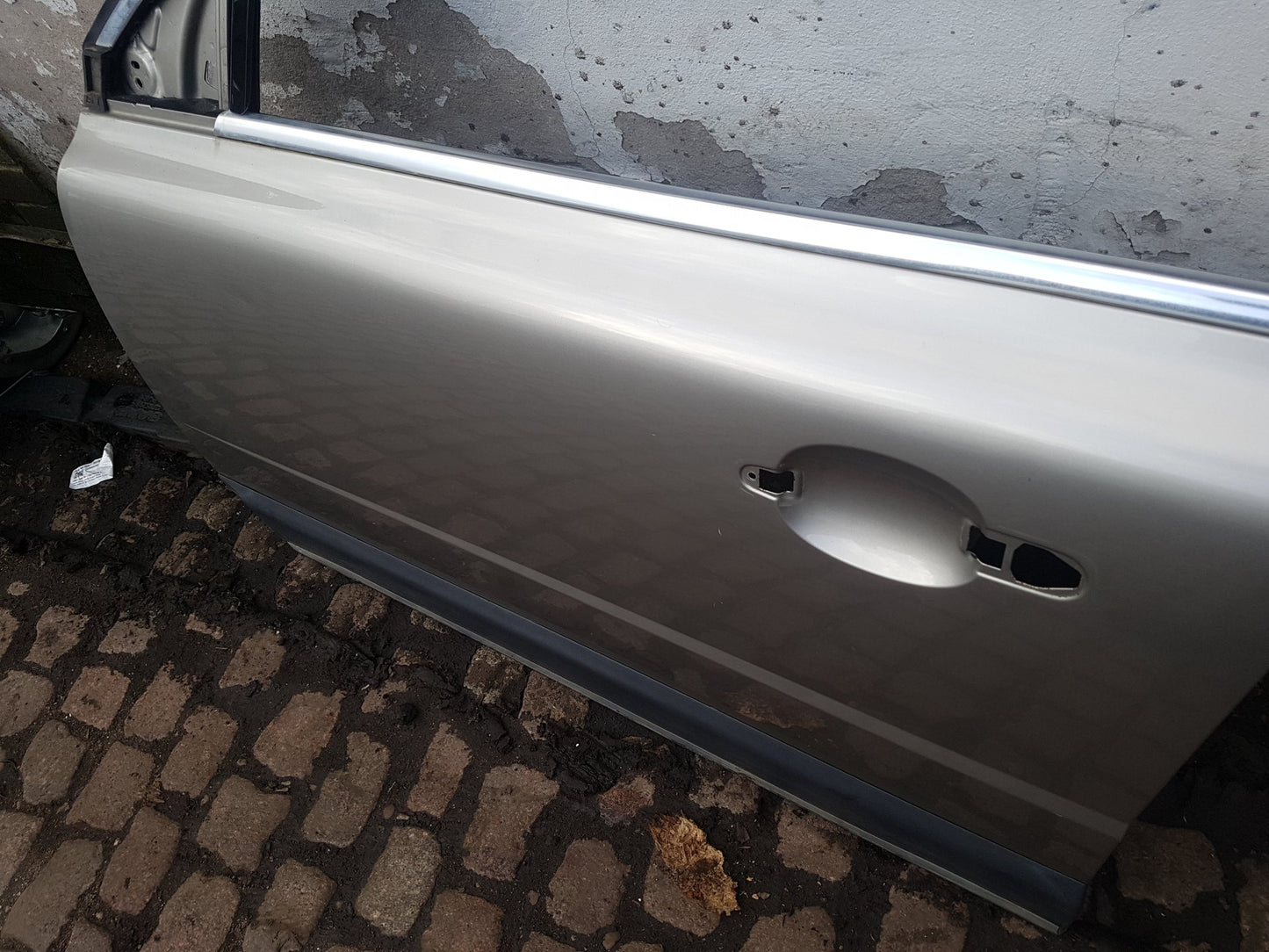 2010 Volvo XC70  Estate DOOR - BARE (FRONT PASSENGER SIDE)