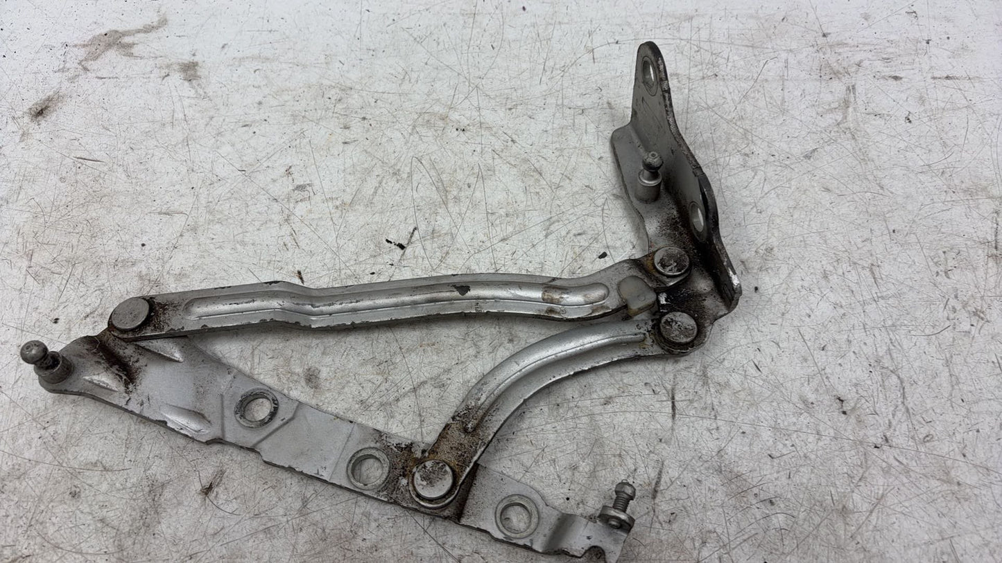 2004 - 2012 Volvo S40  Saloon BOOTLID HINGE (PASSENGER SIDE) 30718248