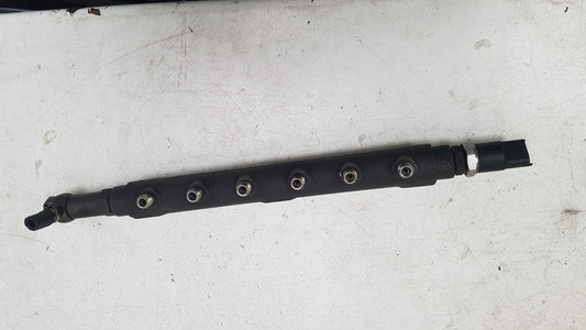 2005 Volvo V70  Estate Injection Rail 8658252