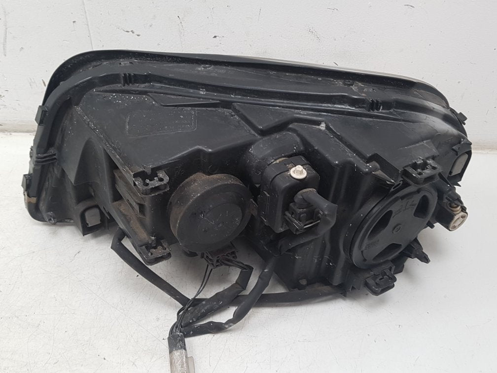 2003 - 2006 Volvo XC90  Estate Right Headlight 30698816