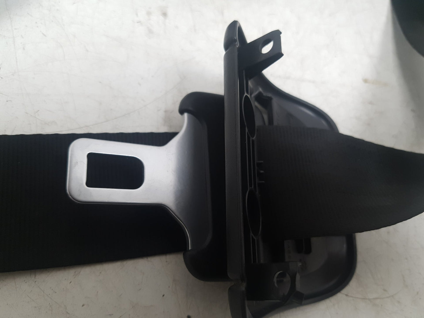 2007 - 2012 Volvo C70  Convertible SEAT BELT - MIDDLE REAR 8639555