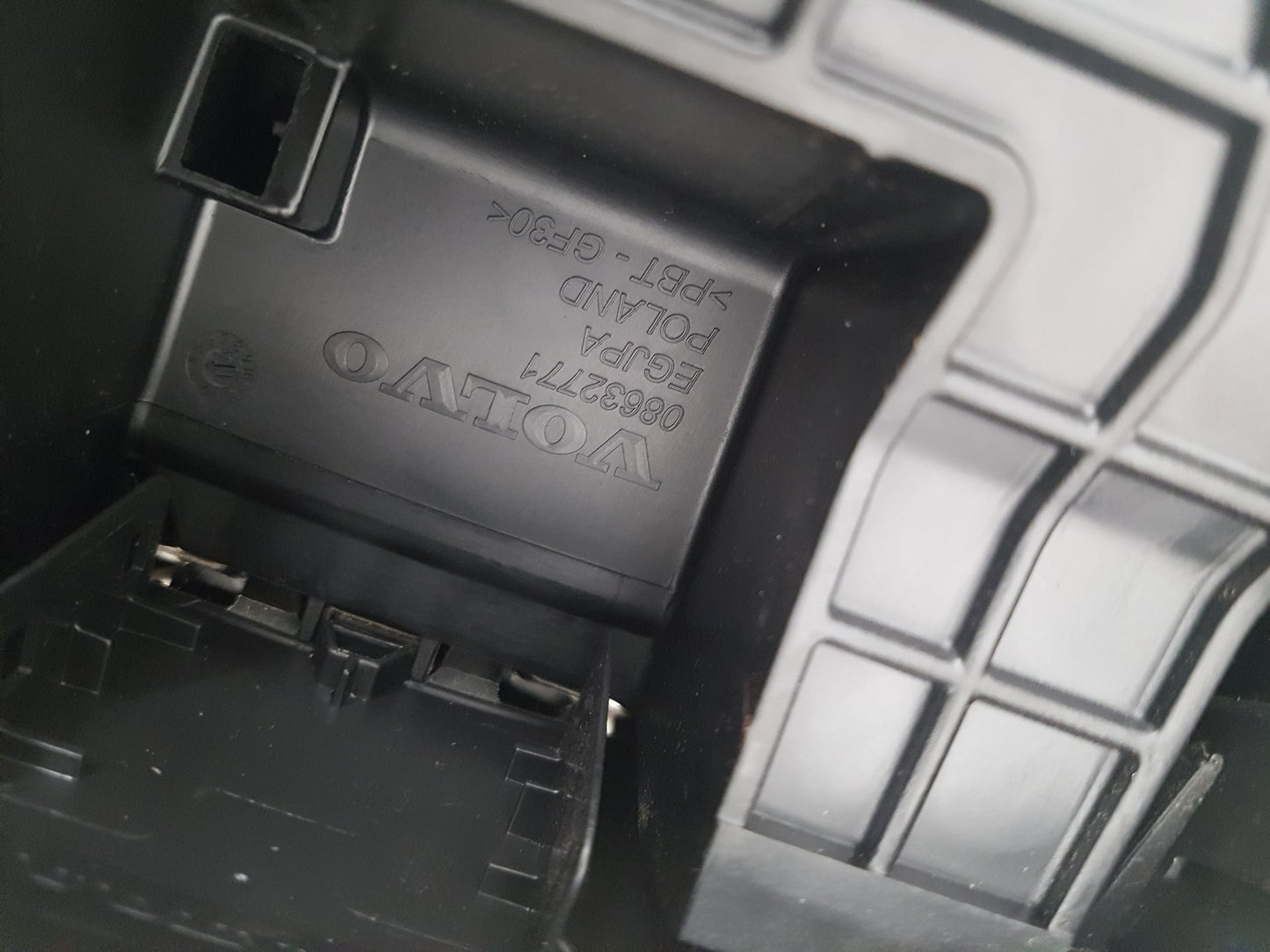 2012 - 2015 Volvo V40  Hatchback Centre Console 8632771