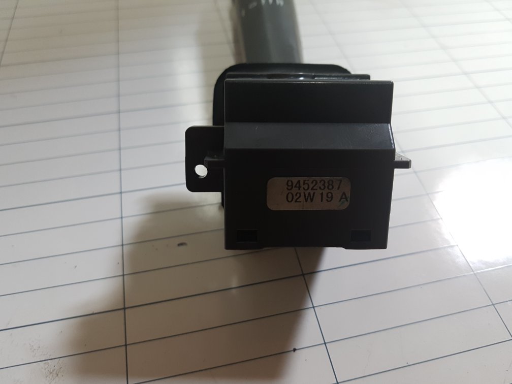 2000 - 2003 Volvo S60  Saloon Wiper Switch 9452387