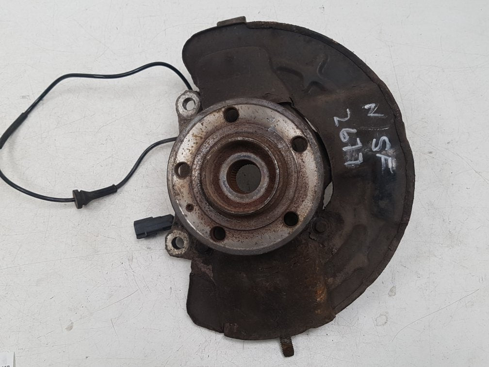 2000 - 2007 Volvo XC70  Estate Left Front Hub Assembly 9461943