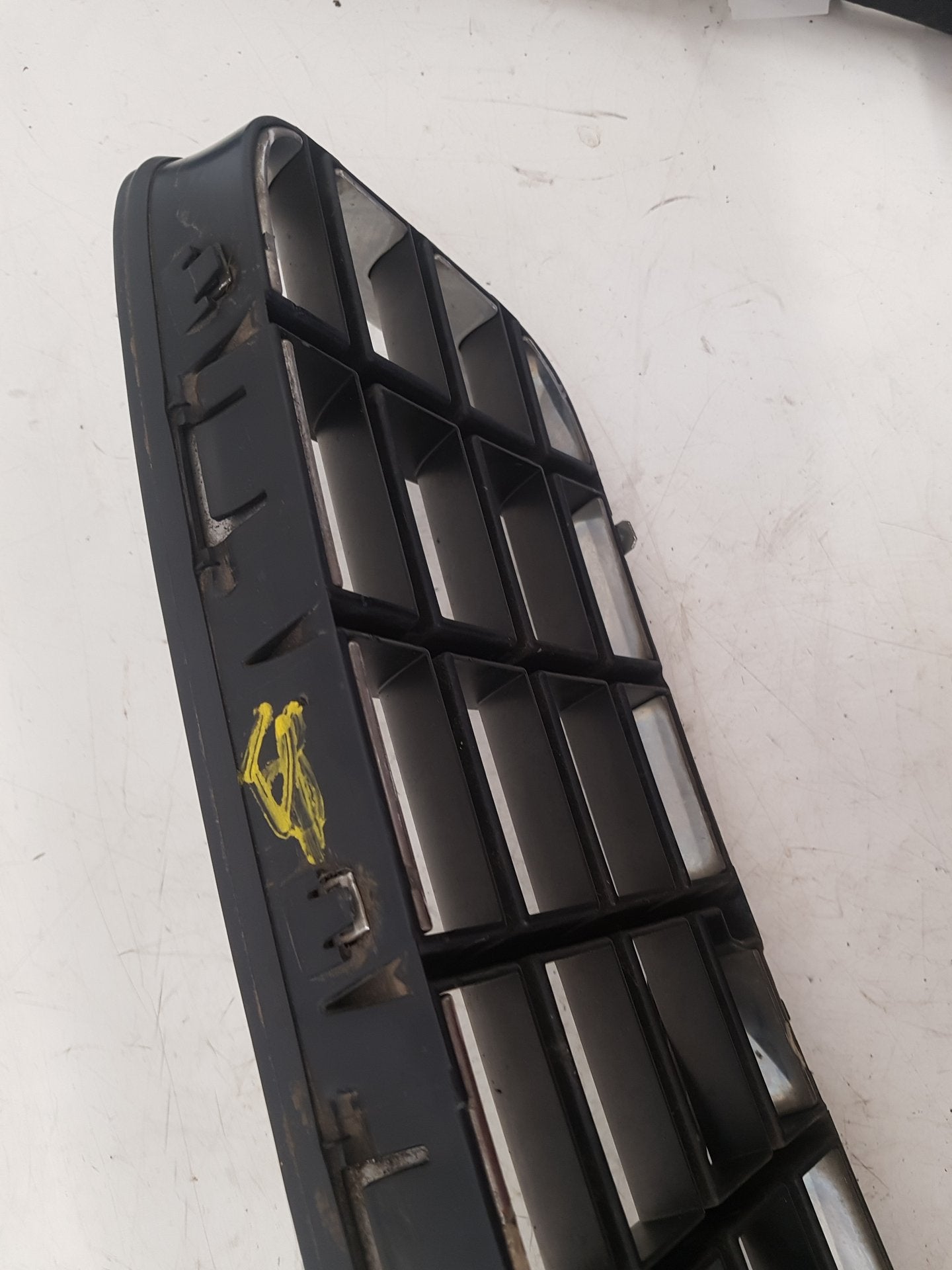 2002 - 2006 Volvo XC90  Estate FRONT GRILL 8620641