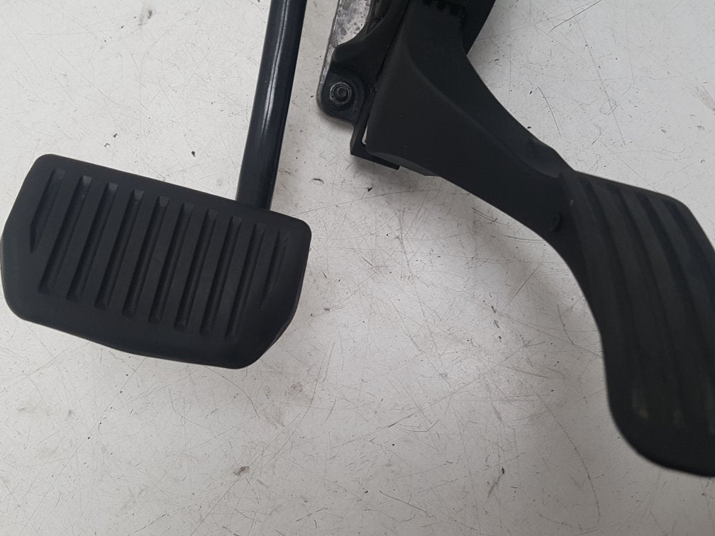 2010 - 2014 Volvo V60  Estate Accelerator Pedal 31329060