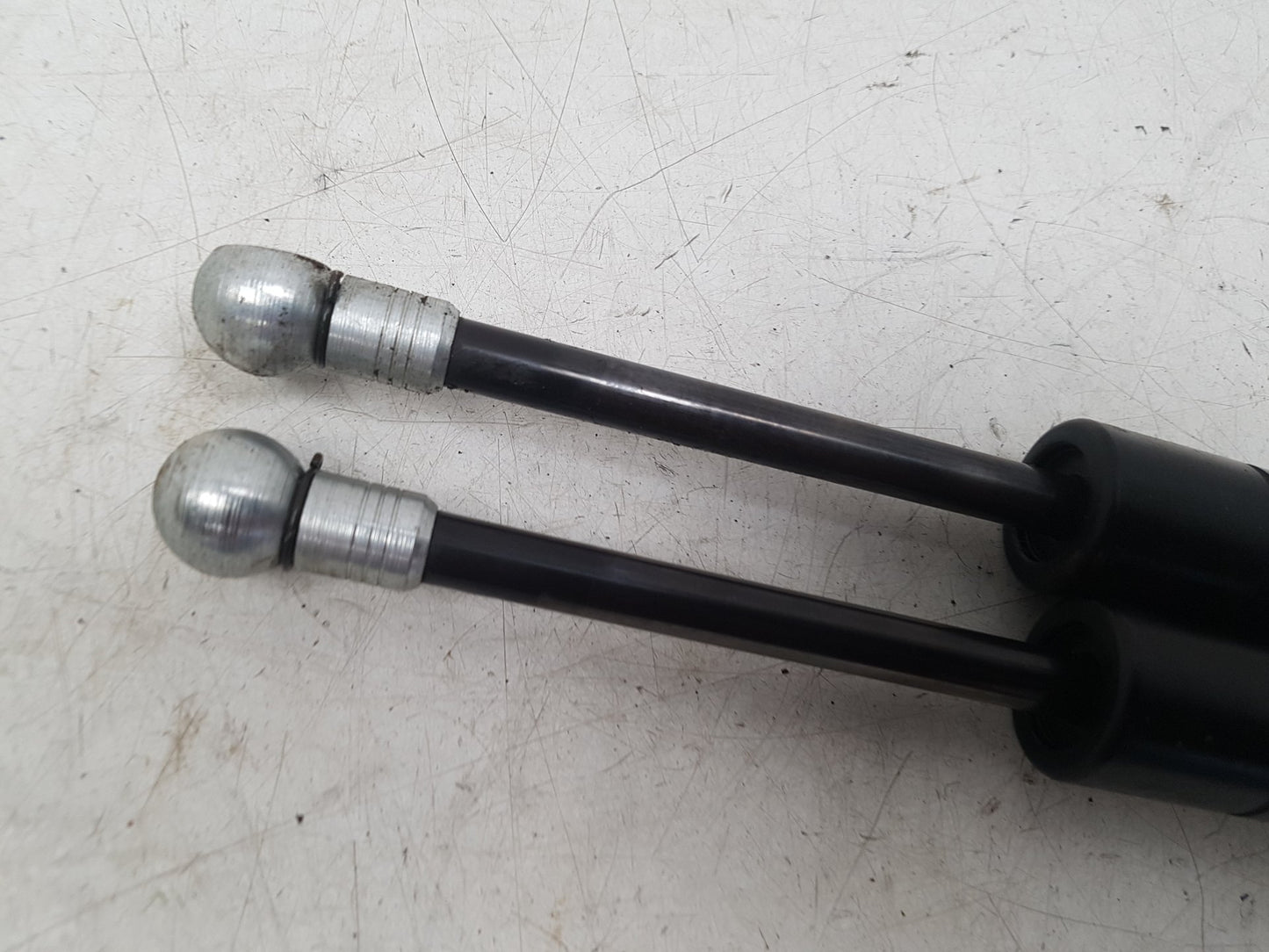 2004 - 2007 Volvo XC70  Estate TAILGATE STRUTS (PAIR) 30674494