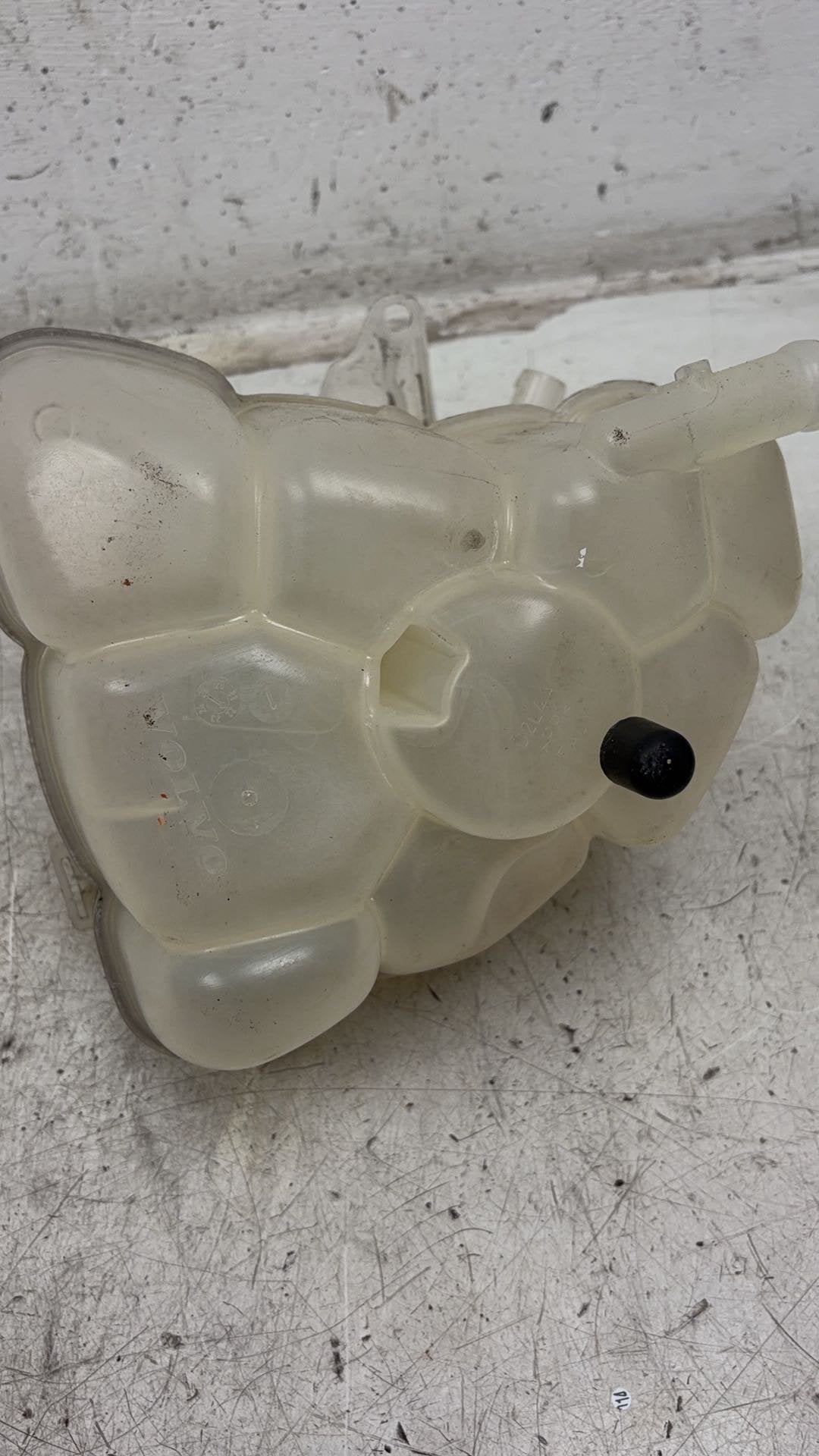 2017 - 2025 Volvo V90 235, 236 Estate Radiator Pressure Bottle 31465682