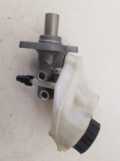 2010 - 2017 Volvo XC60  Estate BRAKE FLUID RESERVOIR AND MASTER CYLINDER