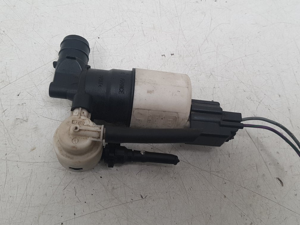 2010 - 2014 Volvo V60  Estate WASHER PUMP (WINDSCREEN) AV61-17K624-AA