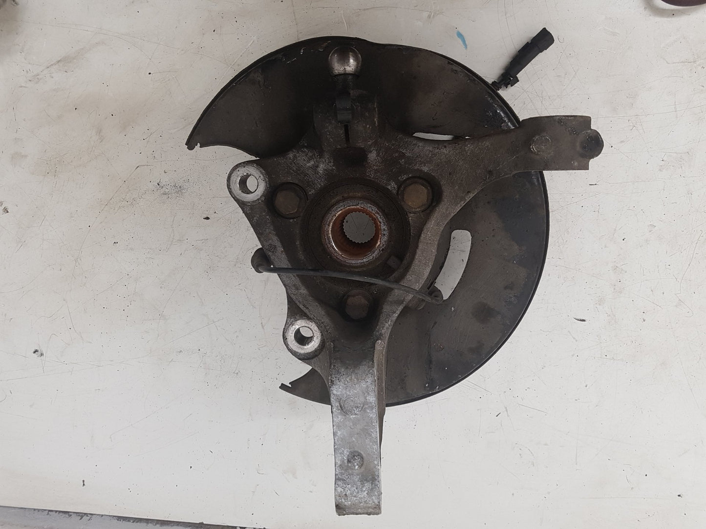 2010 - 2012 Saab 9-5  Saloon Left Front Hub Assembly 13502785