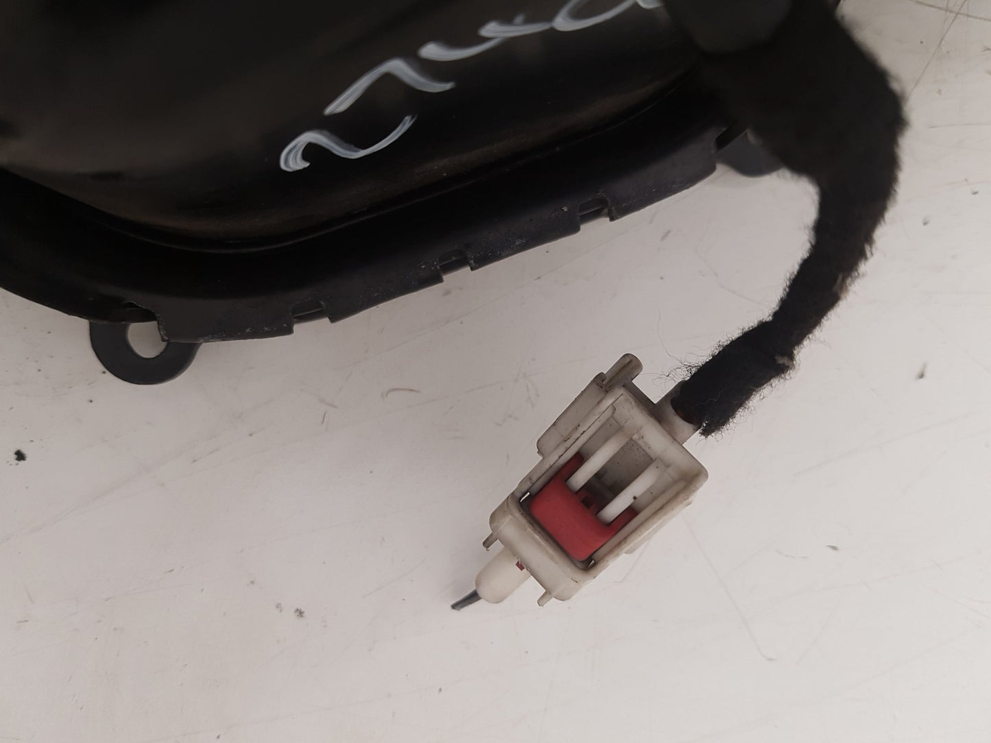 2013 Volvo V40  Hatchback PEDESTRIAN AIRBAG 31305431