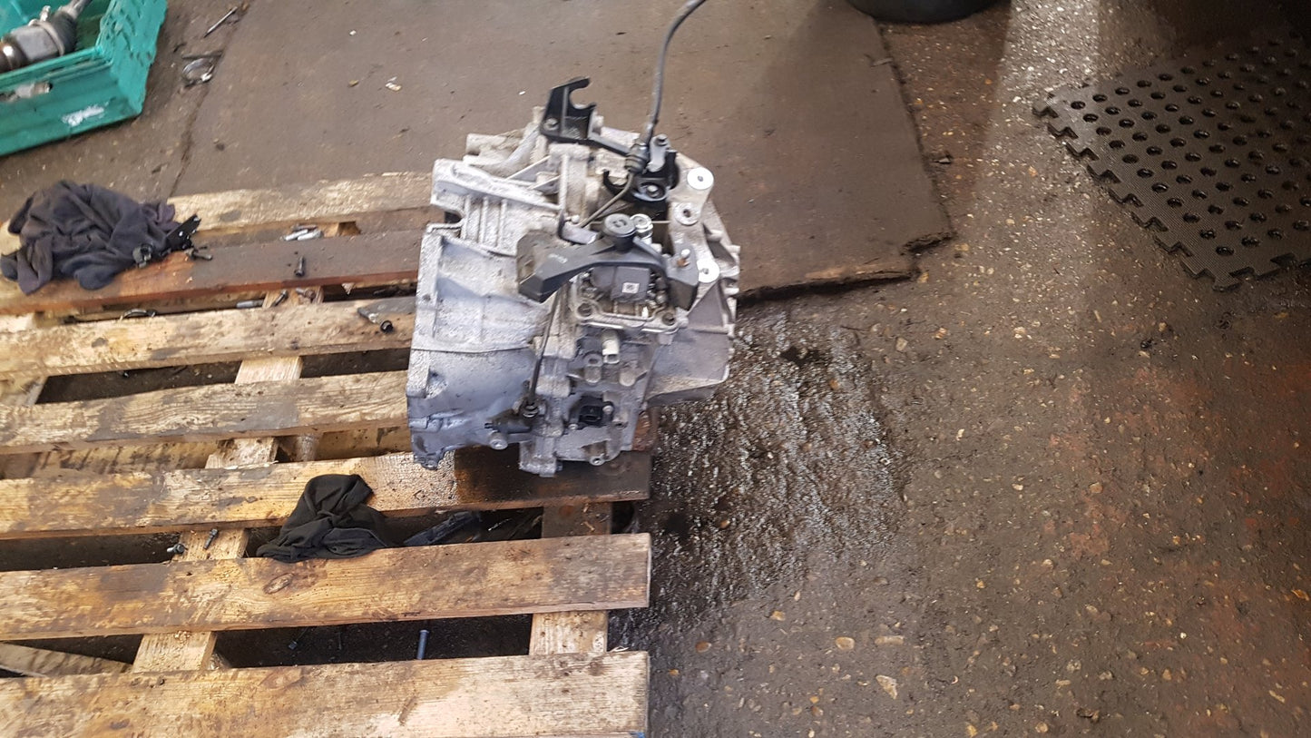 2012 - 2017 Volvo V40  Hatchback Manual Gearbox 1285236