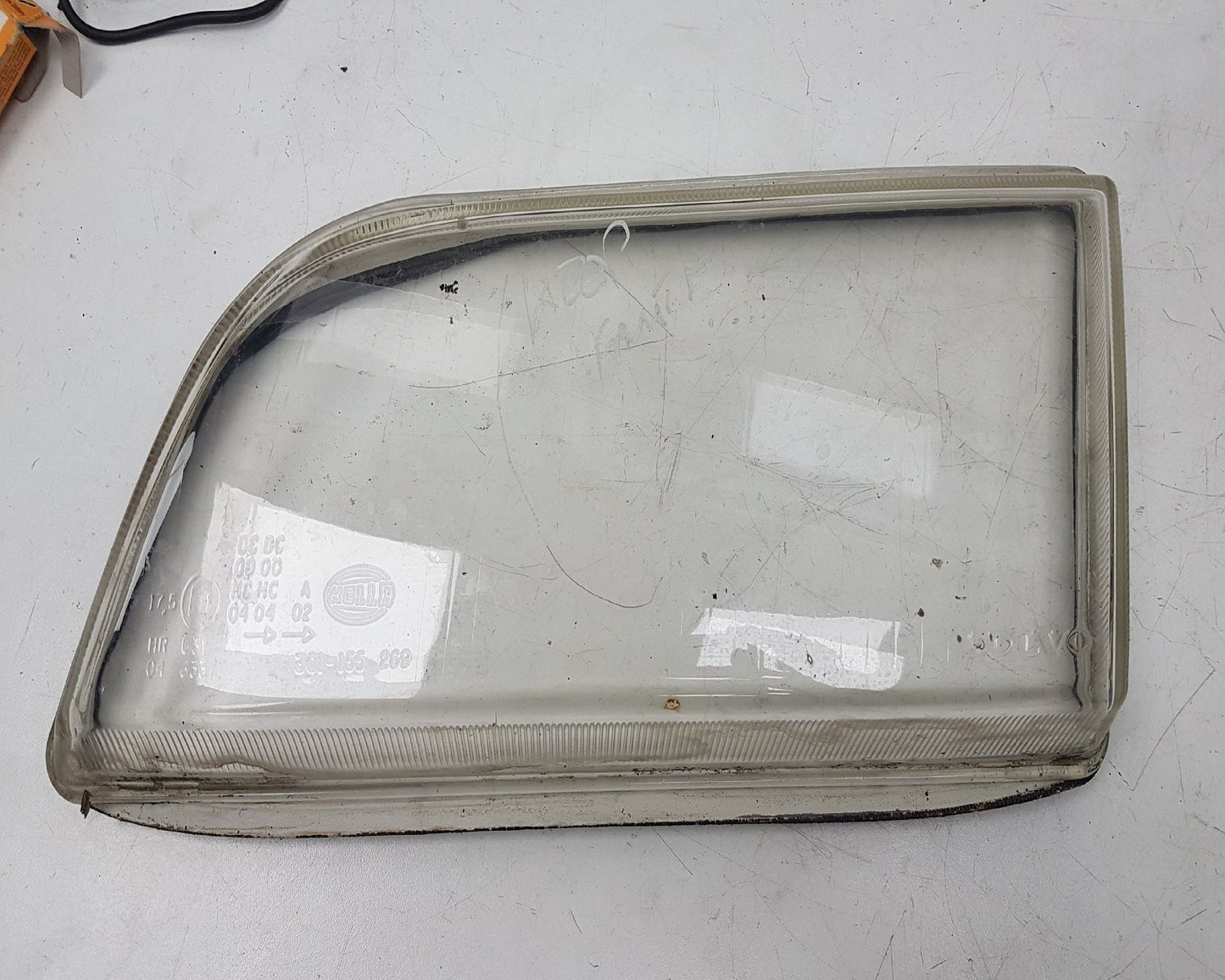 2001 - 2004 Volvo S40  Saloon HEADLIGHT/HEADLAMP GLASS (PASSENGER SIDE)