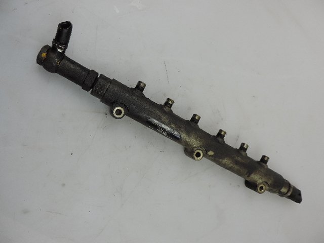 2002 - 2006 Volvo XC90  Estate Injection Rail 0445215015 30622085 0 445 215 015