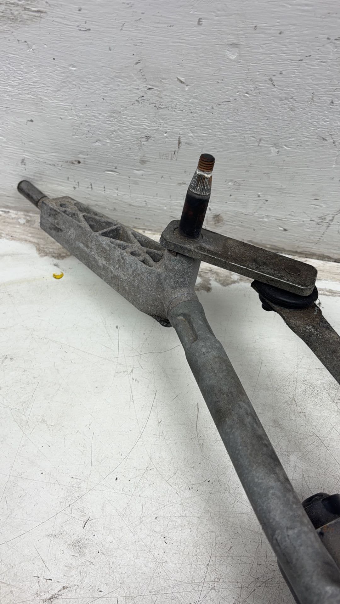 2004 - 2007 Volvo XC70  Estate WIPER MOTOR (FRONT) & LINKAGE 8648344