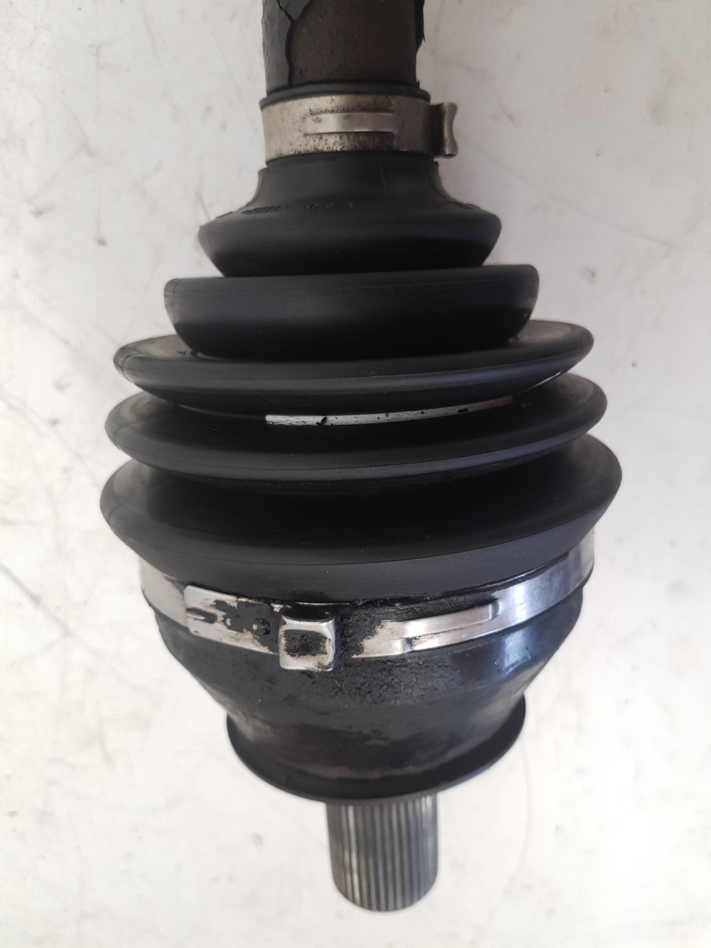2008 - 2013 Volvo XC60 I 156 Estate Driveshaft (Manual) UK Drivers Side Front. 31272542