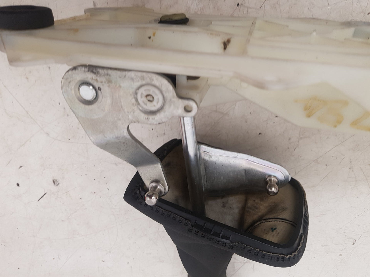 2006 - 2012 Volvo C30  Hatchback GEAR STICK 31280762