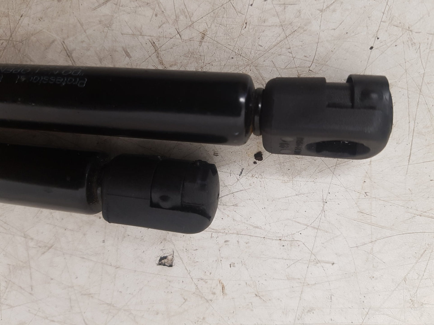 2011 - 2014 Volvo XC90  Estate BONNET STRUTS/RAMS - PAIR 83439736