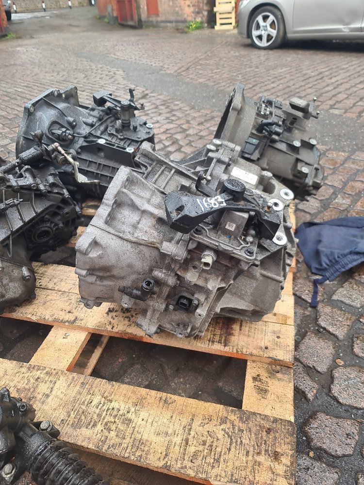 2012 - 2016 Volvo V40  Hatchback Manual Gearbox 1285236