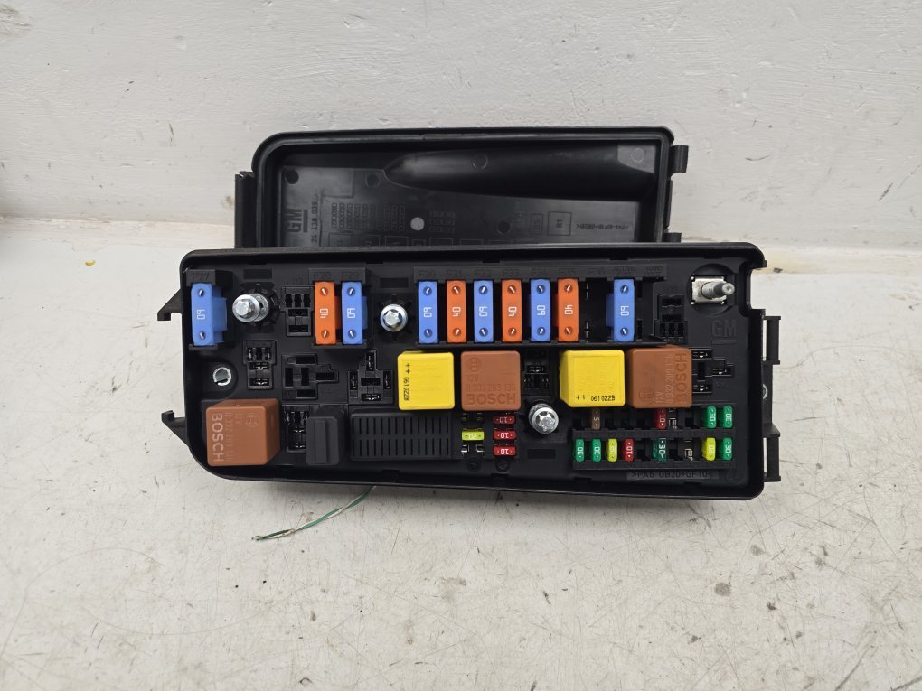 2005 - 2015 Saab 9-3  Estate Engine Fuse Box 460023260