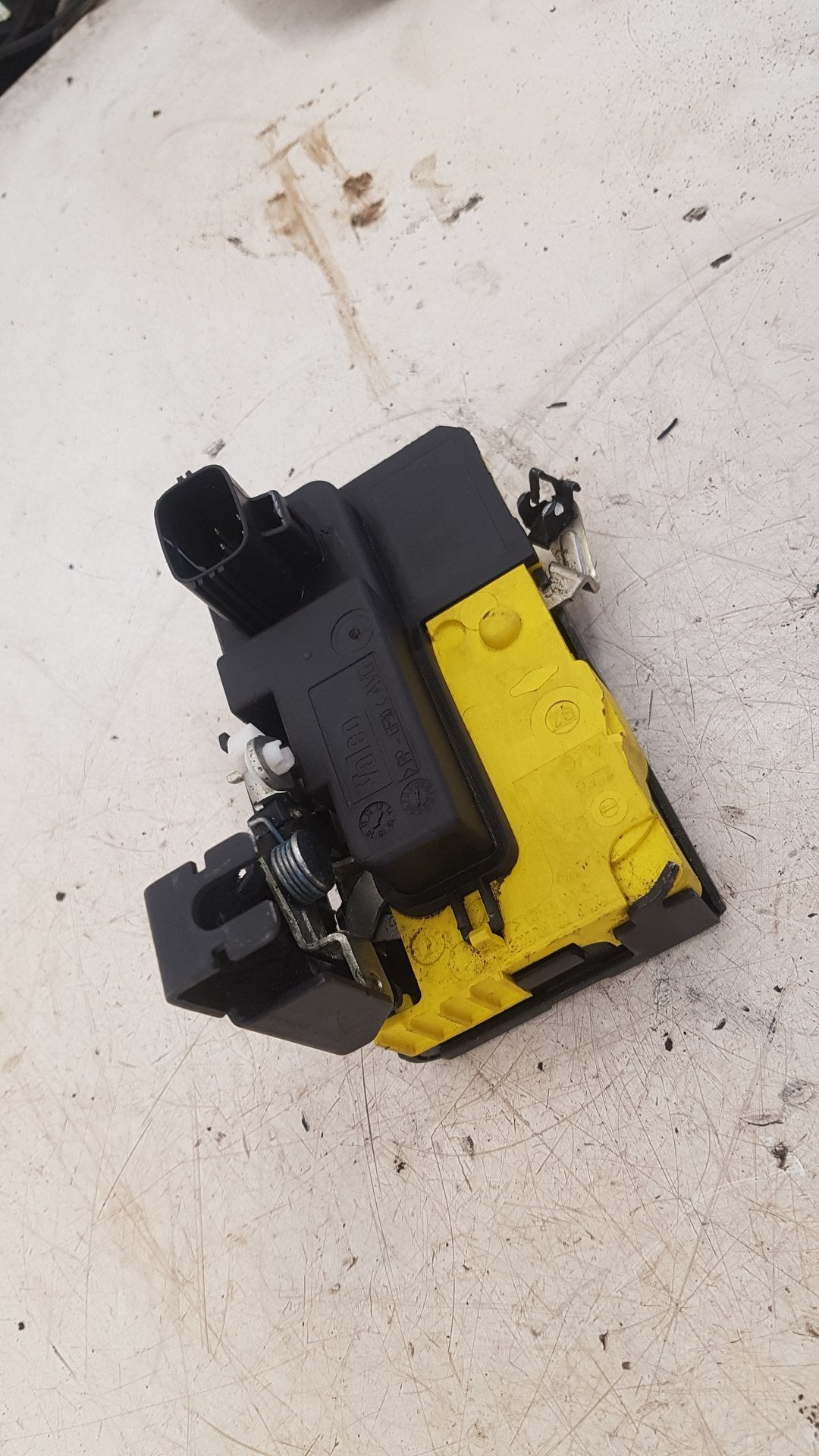 2010 Volvo XC90 I 275Y1CZ7144B1576959- Left Rear Door Front Lock Mechanism VRAC Grade A