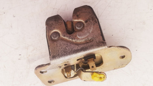 2000 - 2004 Volvo V40  Estate BOOT LOCK MECHANISM