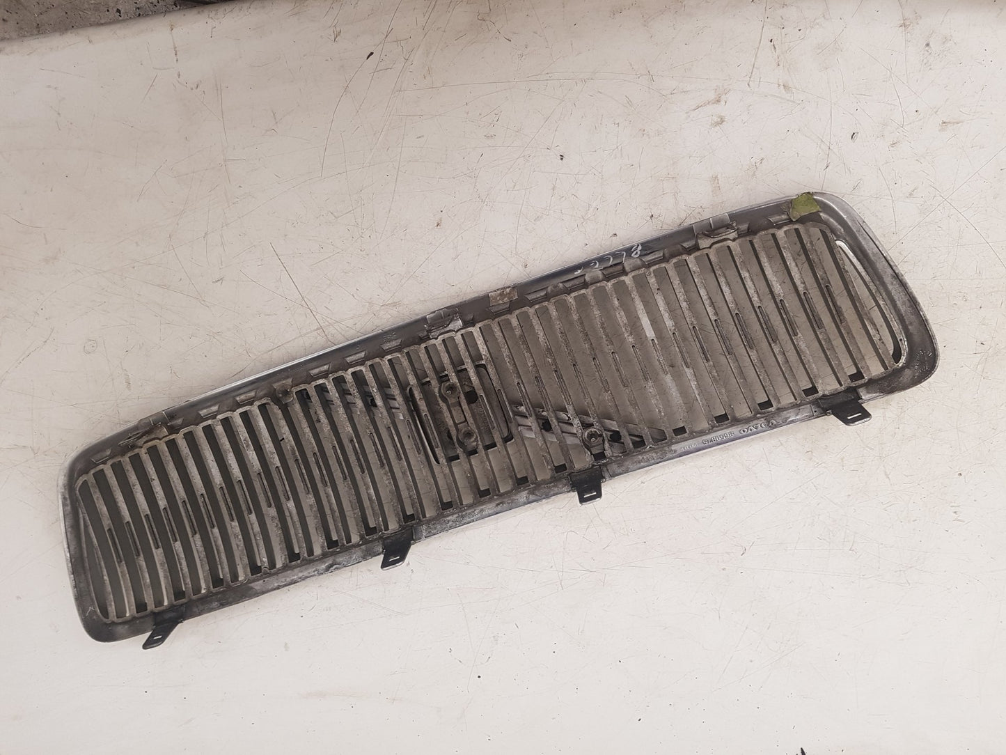 2000 - 2007 Volvo V70 II 285 Estate LOWER GRILLE - CENTRE 8659875