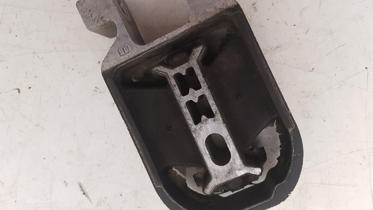 2015 - 2019 Volvo V40 Cross Country  Hatchback TORQUE ARM (MOUNT) 31359652