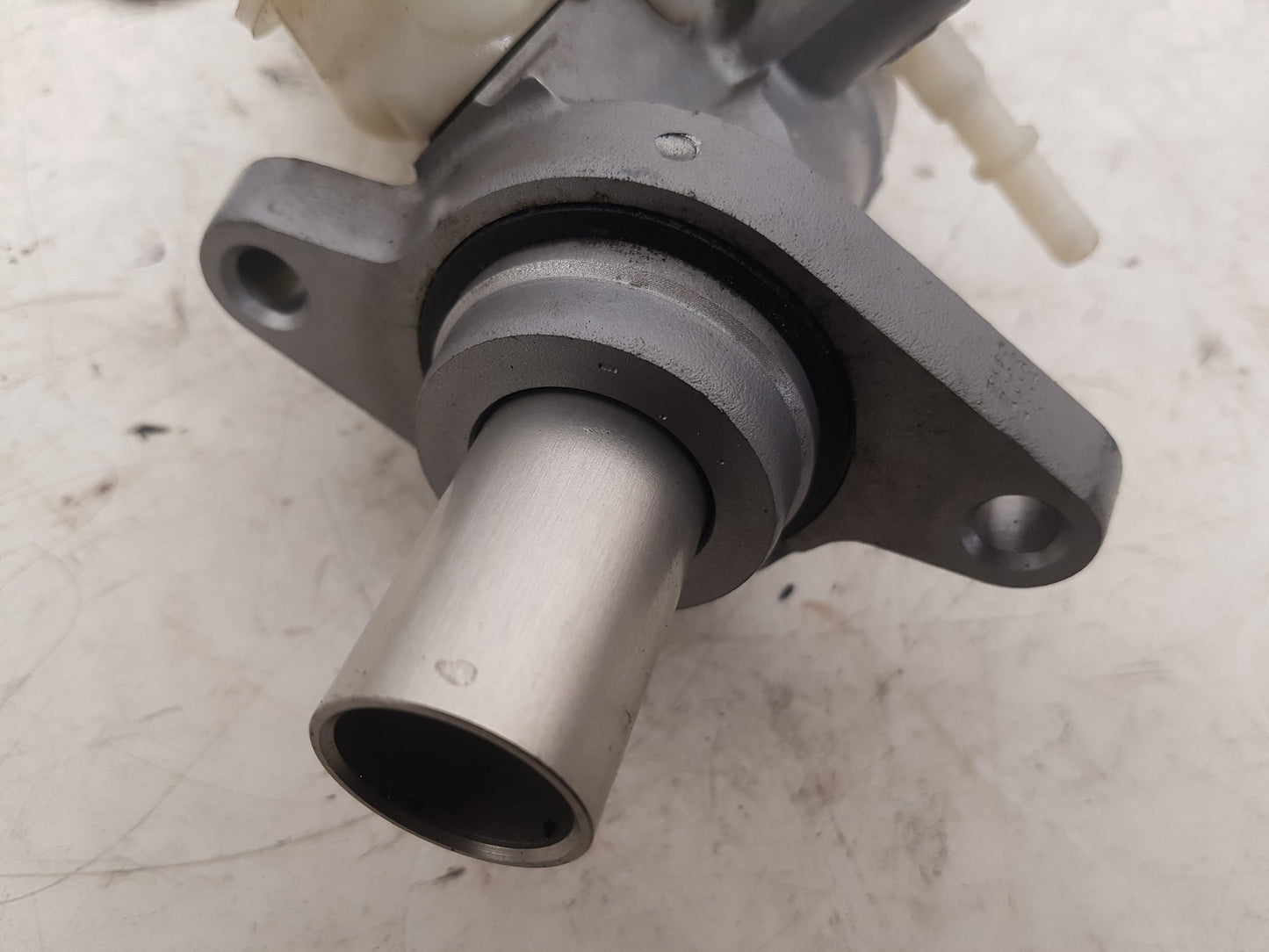 2008 - 2016 Volvo V70  Estate BRAKE FLUID RESERVOIR AND MASTER CYLINDER